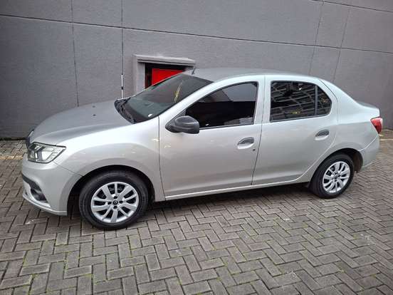 RENAULT-LOGAN-2021