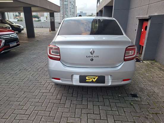 RENAULT-LOGAN-2021