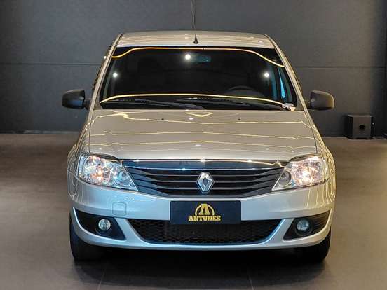 RENAULT-LOGAN-2012