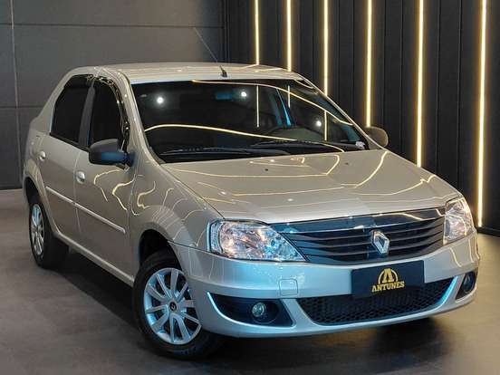 RENAULT-LOGAN-2012