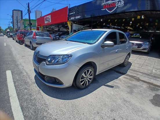 RENAULT-LOGAN-2015