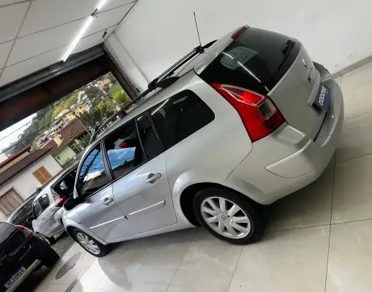 RENAULT-MEGANE-2012