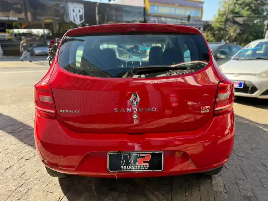 RENAULT-SANDERO-2018
