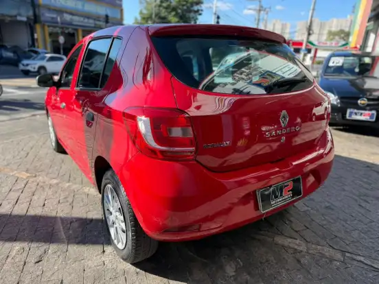 RENAULT-SANDERO-2018