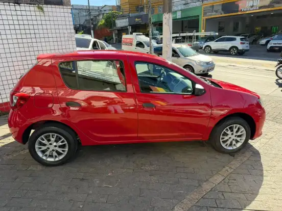RENAULT-SANDERO-2018