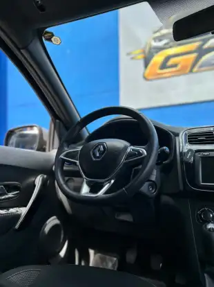 RENAULT-SANDERO-2020
