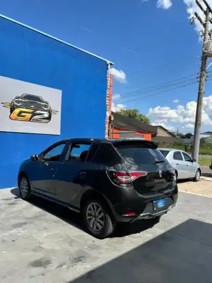 RENAULT-SANDERO-2020