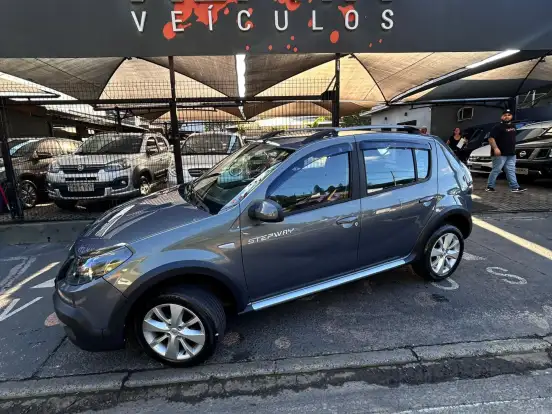 RENAULT-SANDERO-1.6 STEPWAY 16V FLEX 4P AUTOMÁTICO RENAULT-SANDERO-2013