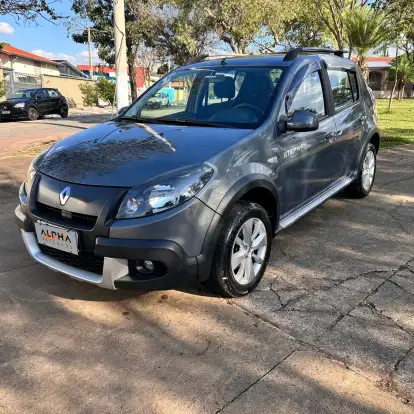 RENAULT-SANDERO-2013