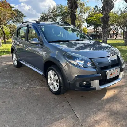 RENAULT-SANDERO-2013