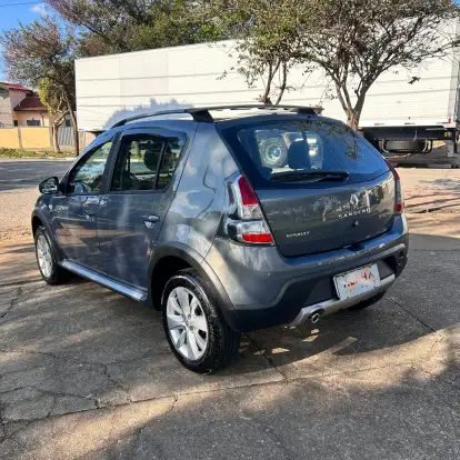 RENAULT-SANDERO-1.6 STEPWAY 16V FLEX 4P AUTOMÁTICO RENAULT-SANDERO-2013