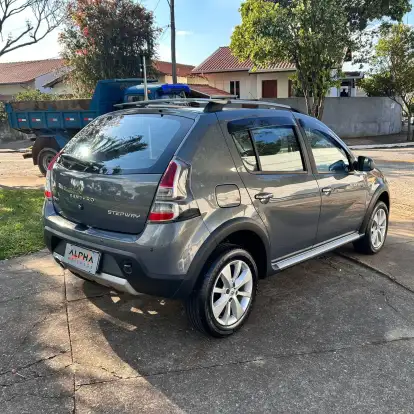 RENAULT-SANDERO-1.6 STEPWAY 16V FLEX 4P AUTOMÁTICO RENAULT-SANDERO-2013
