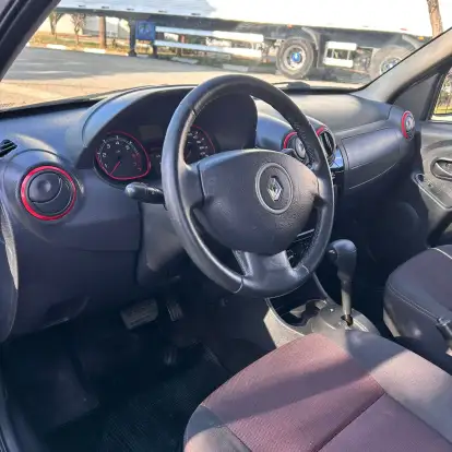 RENAULT-SANDERO-2013