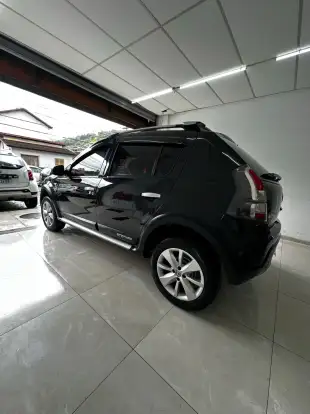 RENAULT-SANDERO-2011