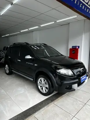RENAULT-SANDERO-2011