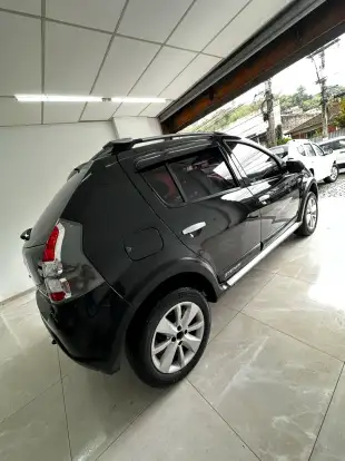 RENAULT-SANDERO-2011