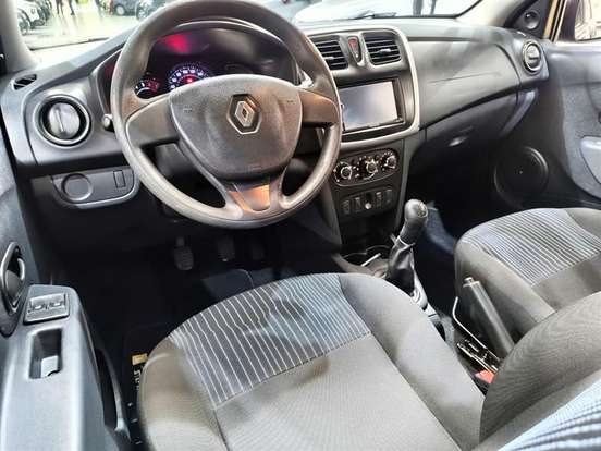 RENAULT-SANDERO-2018
