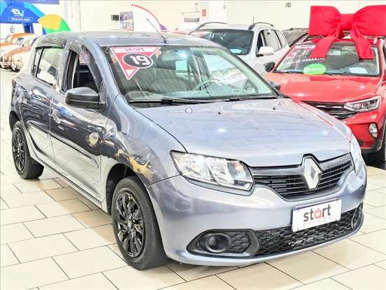 RENAULT-SANDERO-2018