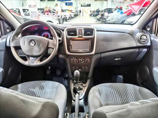 RENAULT-SANDERO-2018