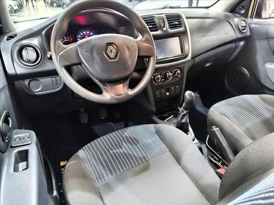 RENAULT-SANDERO-2018