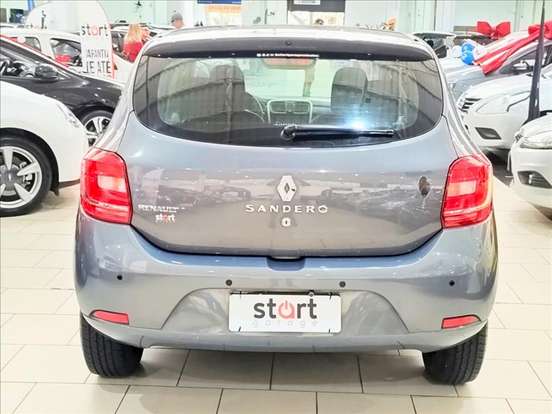 RENAULT-SANDERO-2018