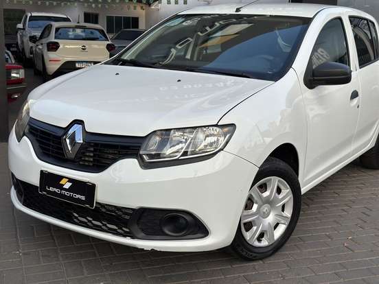 RENAULT-SANDERO-2018