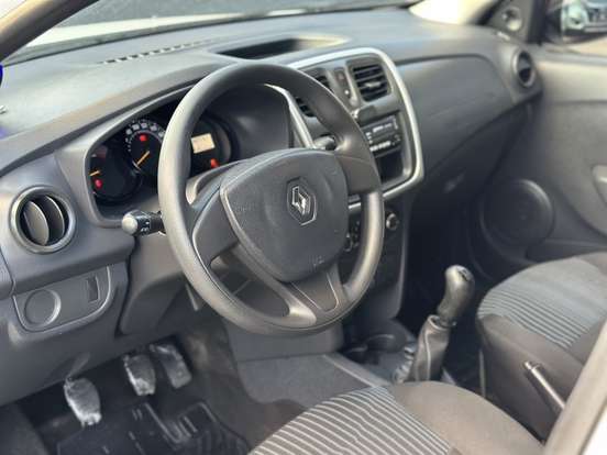 RENAULT-SANDERO-2018