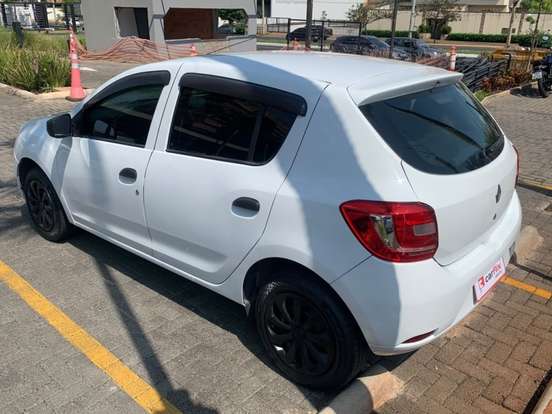 RENAULT-SANDERO-2017