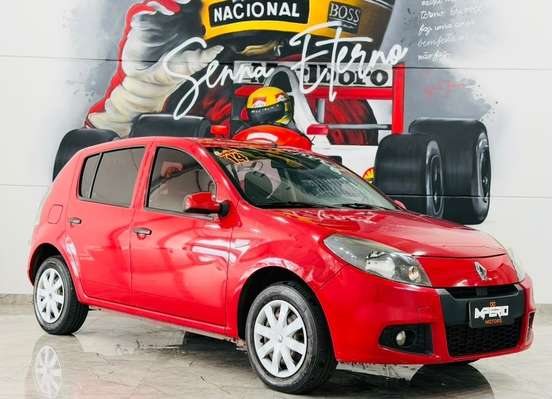 RENAULT-SANDERO-2014