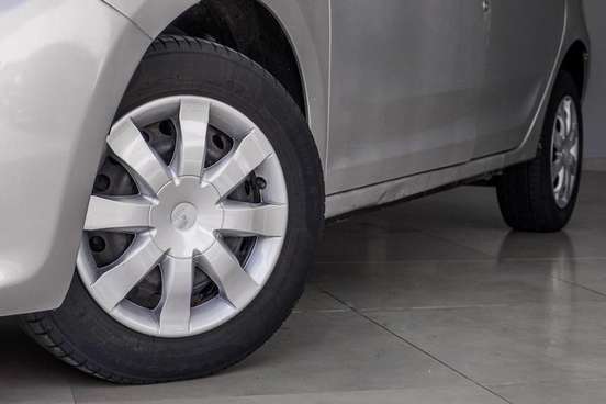 RENAULT-SANDERO-2014