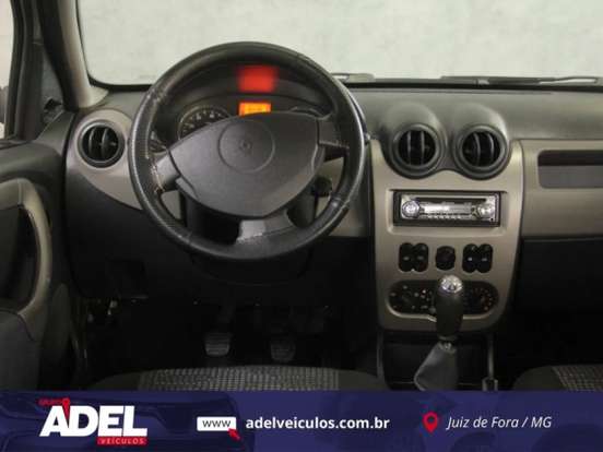 RENAULT-SANDERO-2010