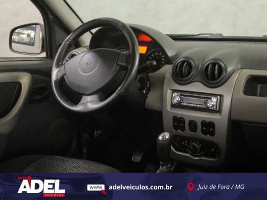 RENAULT-SANDERO-2010