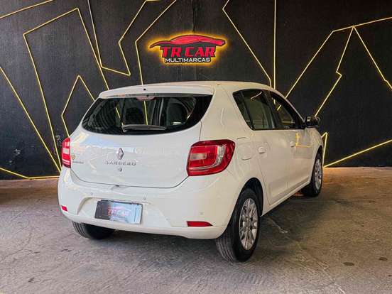 RENAULT-SANDERO-2014