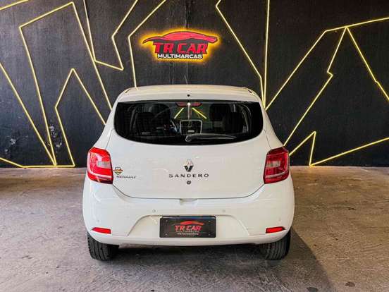 RENAULT-SANDERO-2014