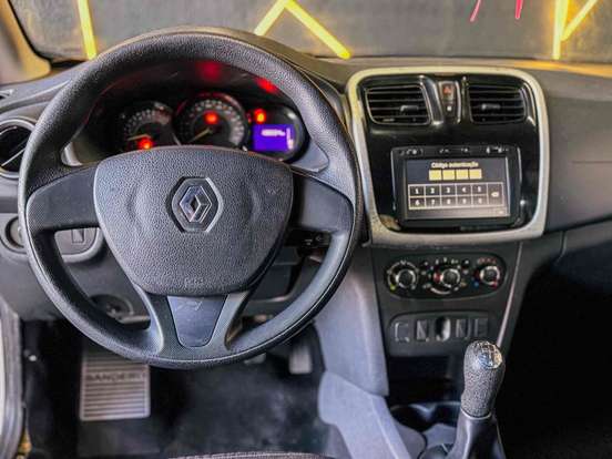 RENAULT-SANDERO-2014