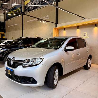 RENAULT-SANDERO-2016