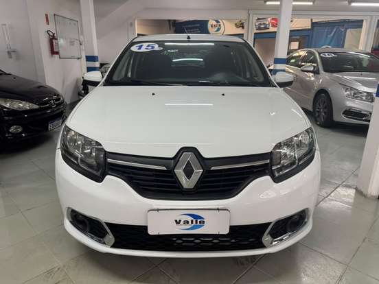 RENAULT-SANDERO-2015