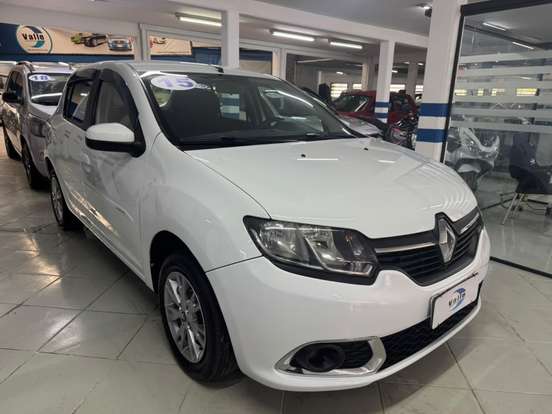 RENAULT-SANDERO-2015