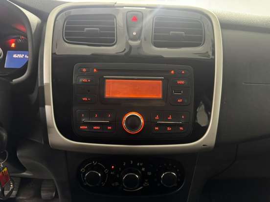 RENAULT-SANDERO-2015