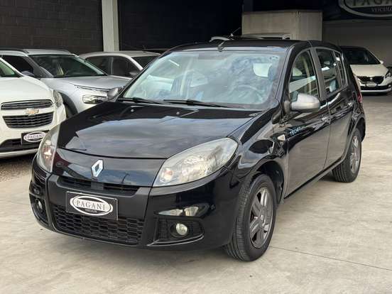 RENAULT-SANDERO-2013