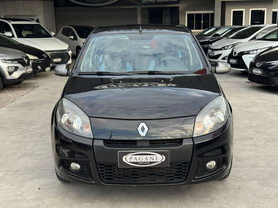 RENAULT-SANDERO-2013