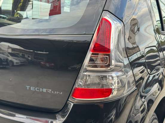 RENAULT-SANDERO-2013