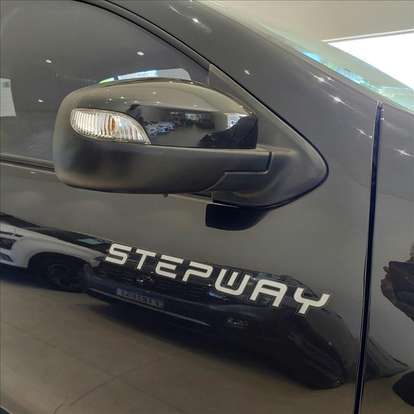 RENAULT-SANDERO-2018