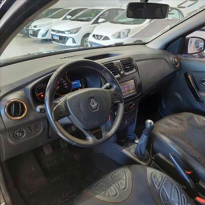 RENAULT-SANDERO-2018