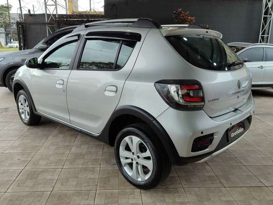 RENAULT-SANDERO-2019
