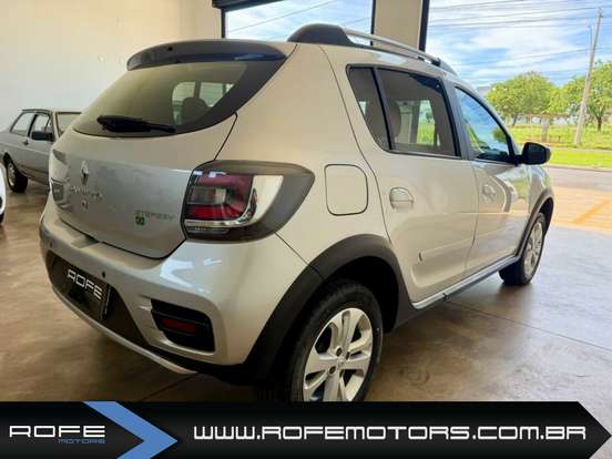 RENAULT-SANDERO-2018