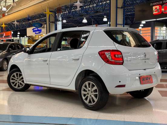 RENAULT-SANDERO-2015