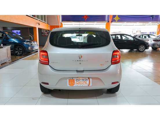 RENAULT-SANDERO-2015