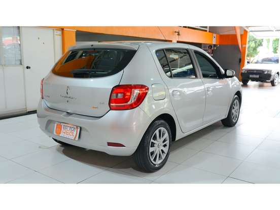 RENAULT-SANDERO-2015