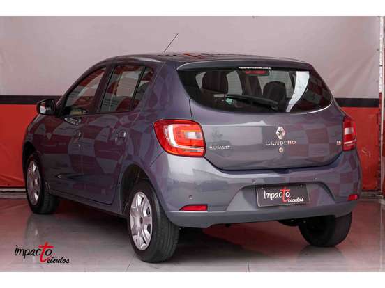 RENAULT-SANDERO-2015